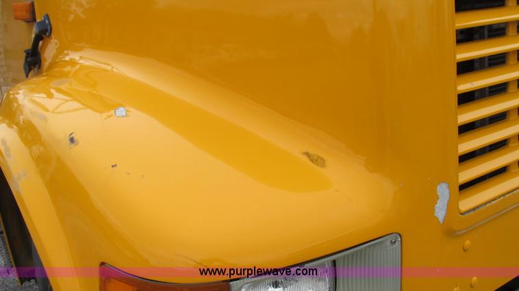 image for item E3901 1991 International 4900 semi truck