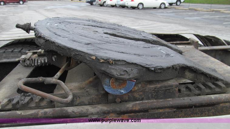 image for item E3901 1991 International 4900 semi truck