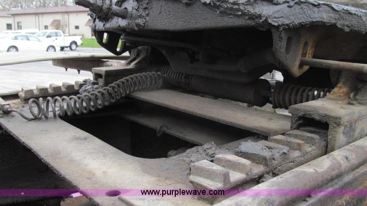 image for item E3901 1991 International 4900 semi truck