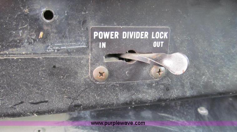 image for item E3901 1991 International 4900 semi truck