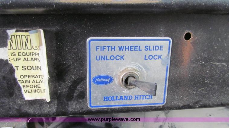 image for item E3901 1991 International 4900 semi truck