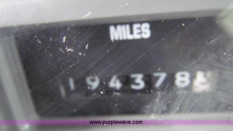 image for item E3901 1991 International 4900 semi truck