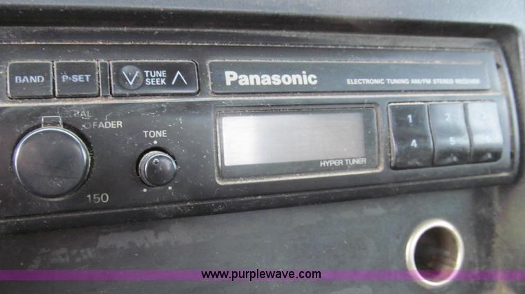 image for item E3901 1991 International 4900 semi truck