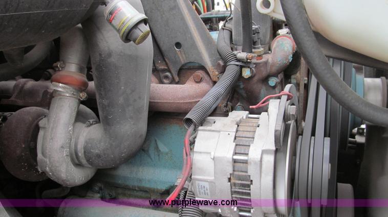 image for item E3901 1991 International 4900 semi truck