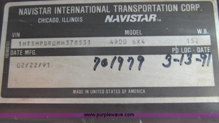 image for item E3901 1991 International 4900 semi truck