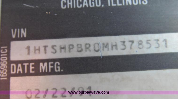 image for item E3901 1991 International 4900 semi truck