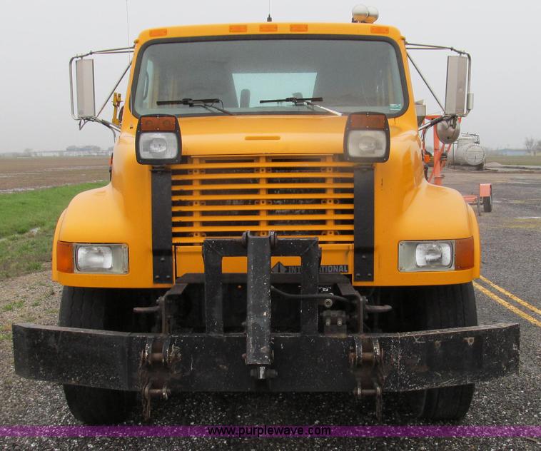 image for item E3902 2002 International 4900 CrewCab dump truck