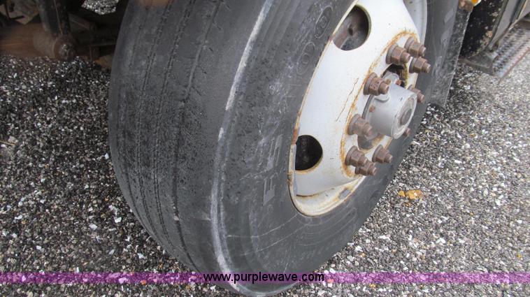 image for item E3902 2002 International 4900 CrewCab dump truck