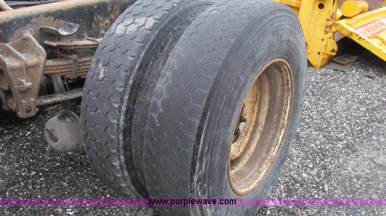 image for item E3902 2002 International 4900 CrewCab dump truck