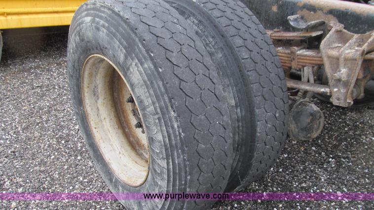 image for item E3902 2002 International 4900 CrewCab dump truck