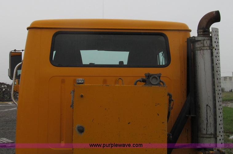 image for item E3902 2002 International 4900 CrewCab dump truck