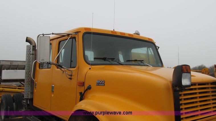 image for item E3902 2002 International 4900 CrewCab dump truck