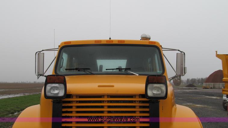image for item E3902 2002 International 4900 CrewCab dump truck