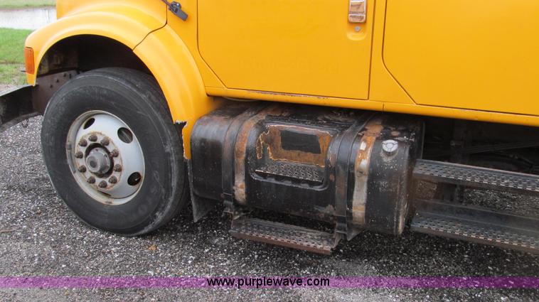 image for item E3902 2002 International 4900 CrewCab dump truck