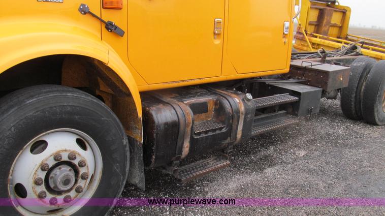 image for item E3902 2002 International 4900 CrewCab dump truck