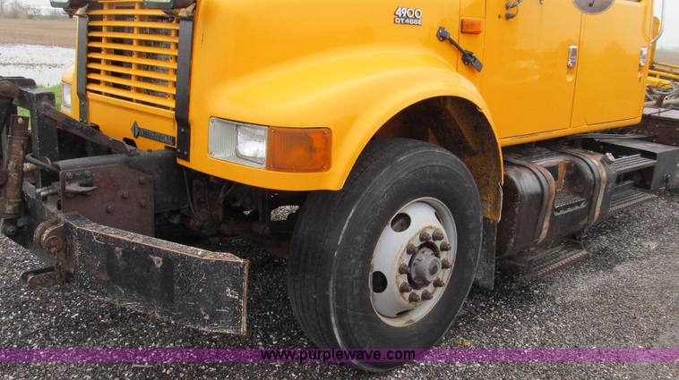 image for item E3902 2002 International 4900 CrewCab dump truck