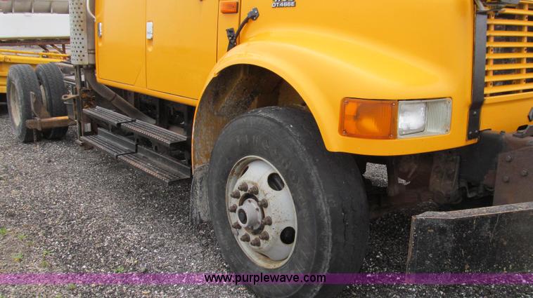 image for item E3902 2002 International 4900 CrewCab dump truck