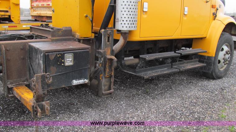 image for item E3902 2002 International 4900 CrewCab dump truck