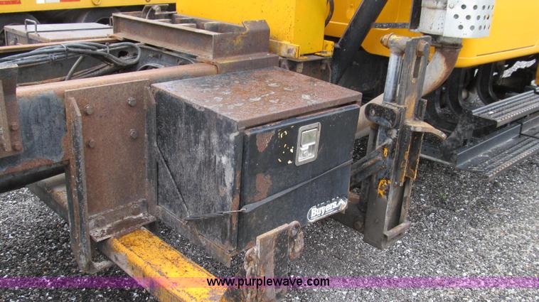 image for item E3902 2002 International 4900 CrewCab dump truck