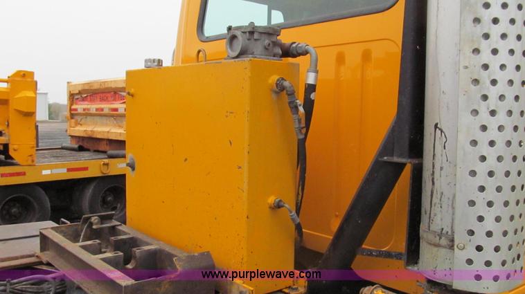 image for item E3902 2002 International 4900 CrewCab dump truck