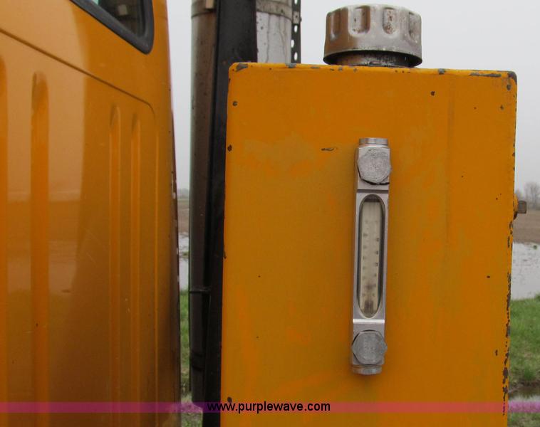 image for item E3902 2002 International 4900 CrewCab dump truck