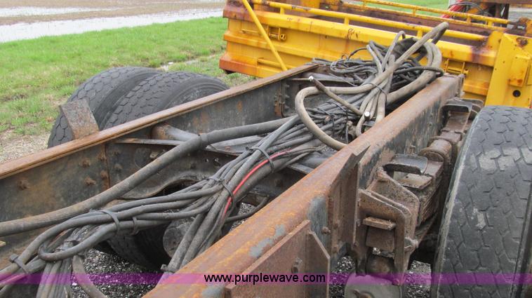 image for item E3902 2002 International 4900 CrewCab dump truck