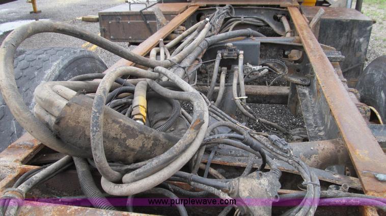 image for item E3902 2002 International 4900 CrewCab dump truck