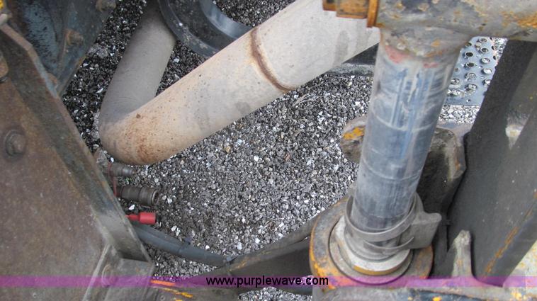 image for item E3902 2002 International 4900 CrewCab dump truck