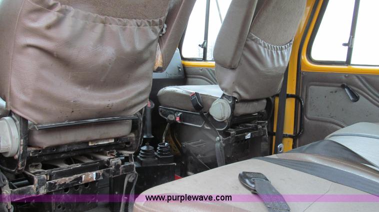 image for item E3902 2002 International 4900 CrewCab dump truck