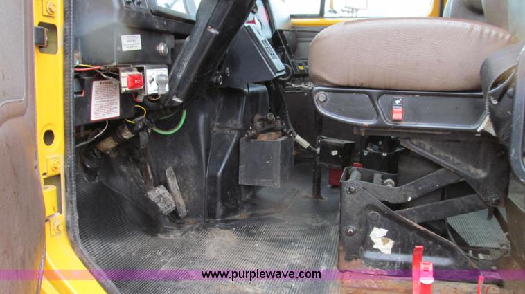 image for item E3902 2002 International 4900 CrewCab dump truck