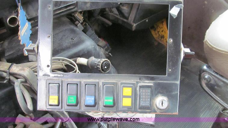 image for item E3902 2002 International 4900 CrewCab dump truck