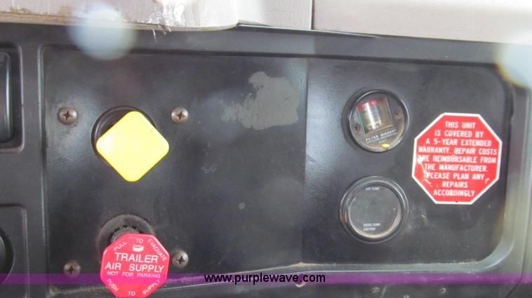 image for item E3902 2002 International 4900 CrewCab dump truck