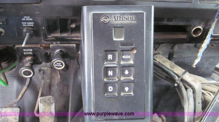 image for item E3902 2002 International 4900 CrewCab dump truck