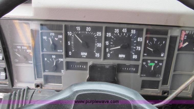 image for item E3902 2002 International 4900 CrewCab dump truck