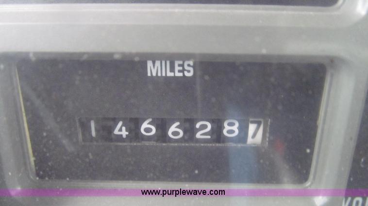 image for item E3902 2002 International 4900 CrewCab dump truck