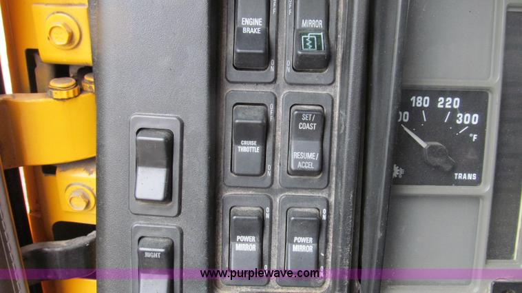 image for item E3902 2002 International 4900 CrewCab dump truck