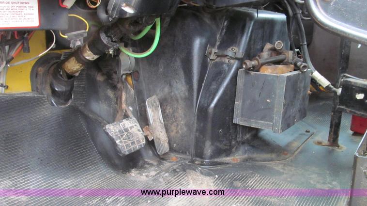 image for item E3902 2002 International 4900 CrewCab dump truck