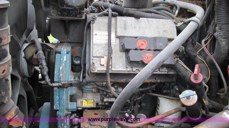 image for item E3902 2002 International 4900 CrewCab dump truck