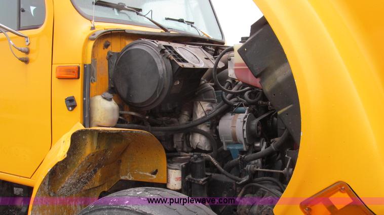 image for item E3902 2002 International 4900 CrewCab dump truck