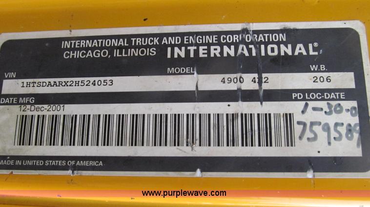 image for item E3902 2002 International 4900 CrewCab dump truck