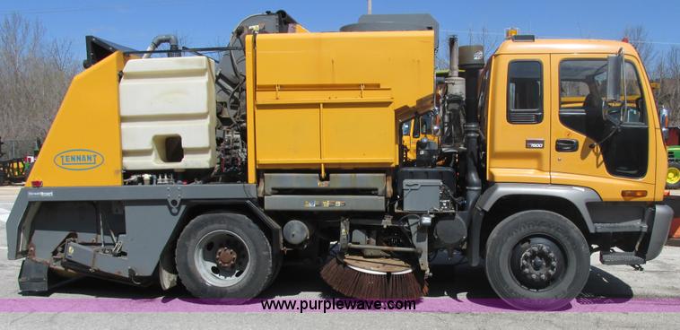 image for item E7170 2004 GMC T7500 Centurion street sweeper