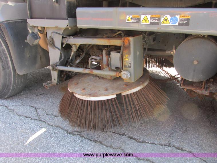 image for item E7170 2004 GMC T7500 Centurion street sweeper