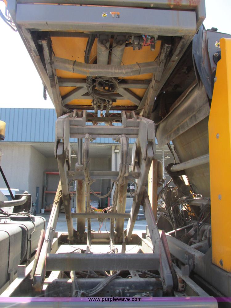 image for item E7170 2004 GMC T7500 Centurion street sweeper