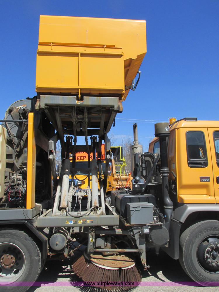 image for item E7170 2004 GMC T7500 Centurion street sweeper