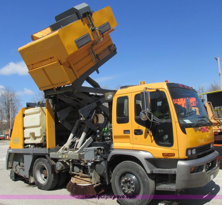 image for item E7170 2004 GMC T7500 Centurion street sweeper