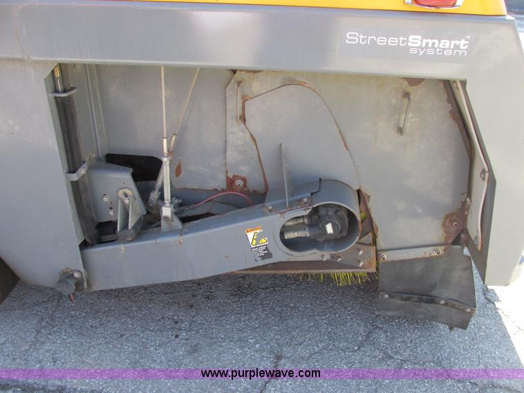 image for item E7170 2004 GMC T7500 Centurion street sweeper