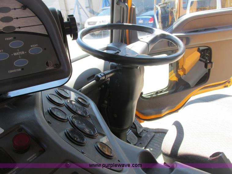 image for item E7170 2004 GMC T7500 Centurion street sweeper