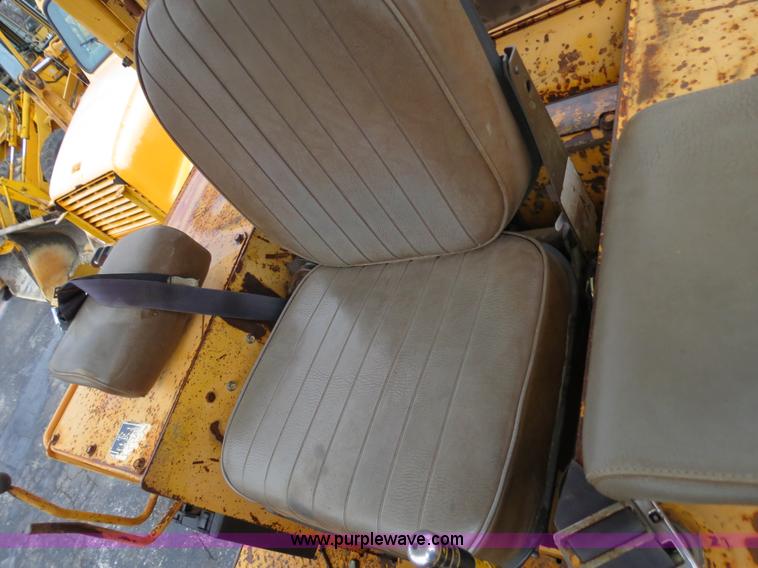 image for item F4335 1989 Case 1155E track loader