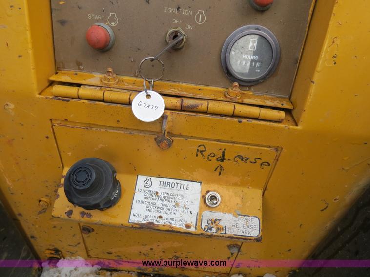 image for item F4336 Dresser 712 roller