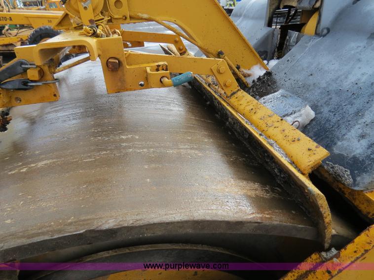 image for item F4336 Dresser 712 roller